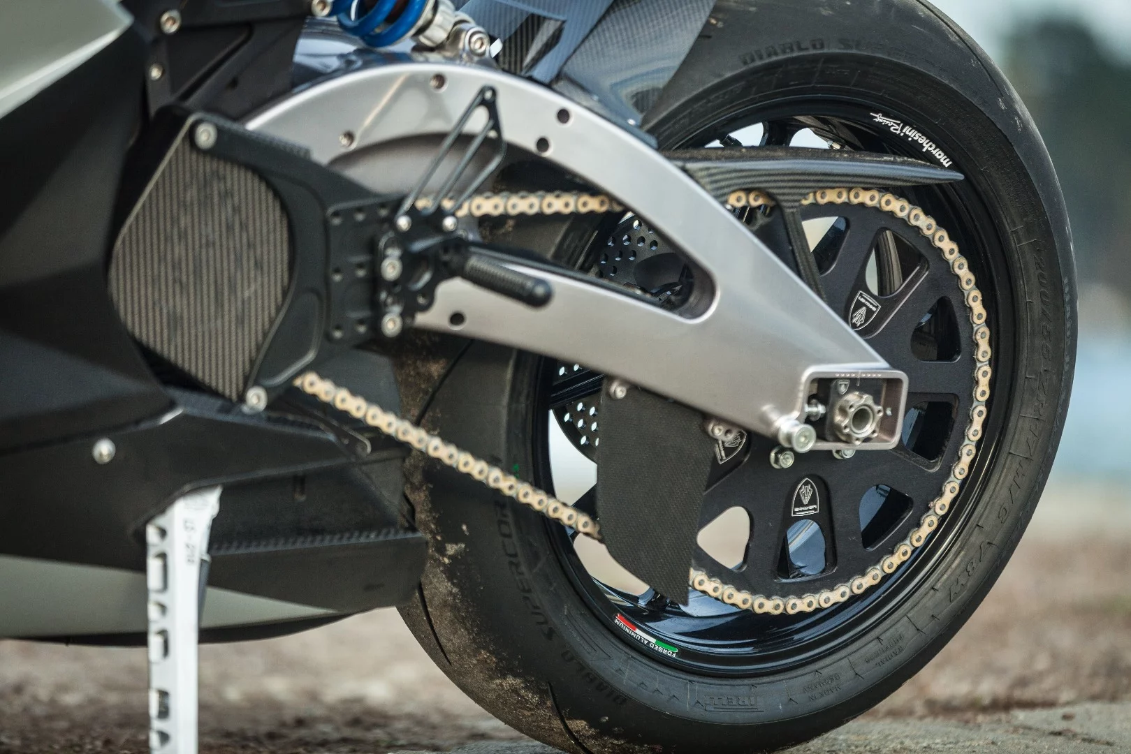 Lightning LS-218: one single speed, geared for 218+ miles per hour