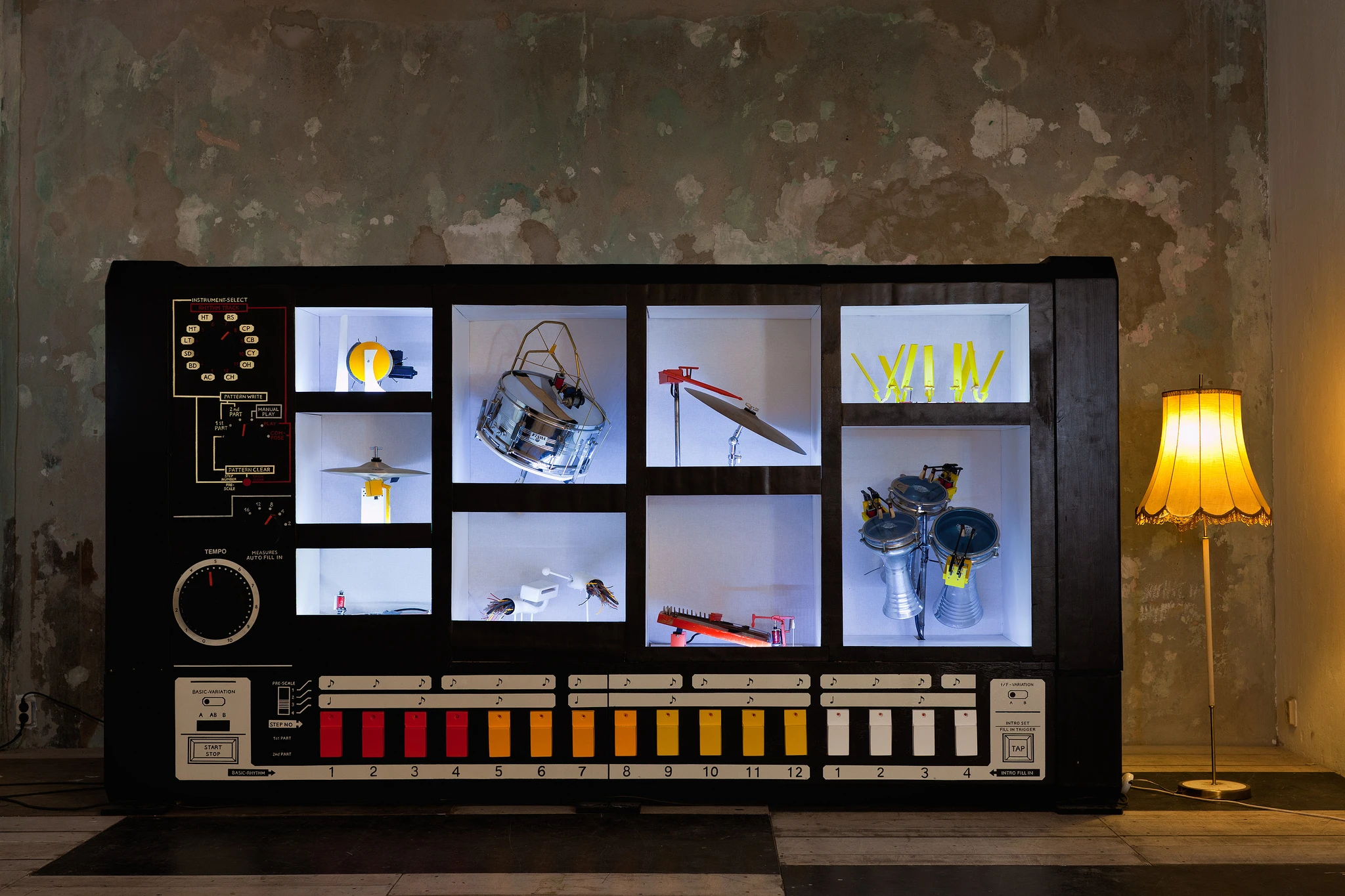 The wall-filling MR-808