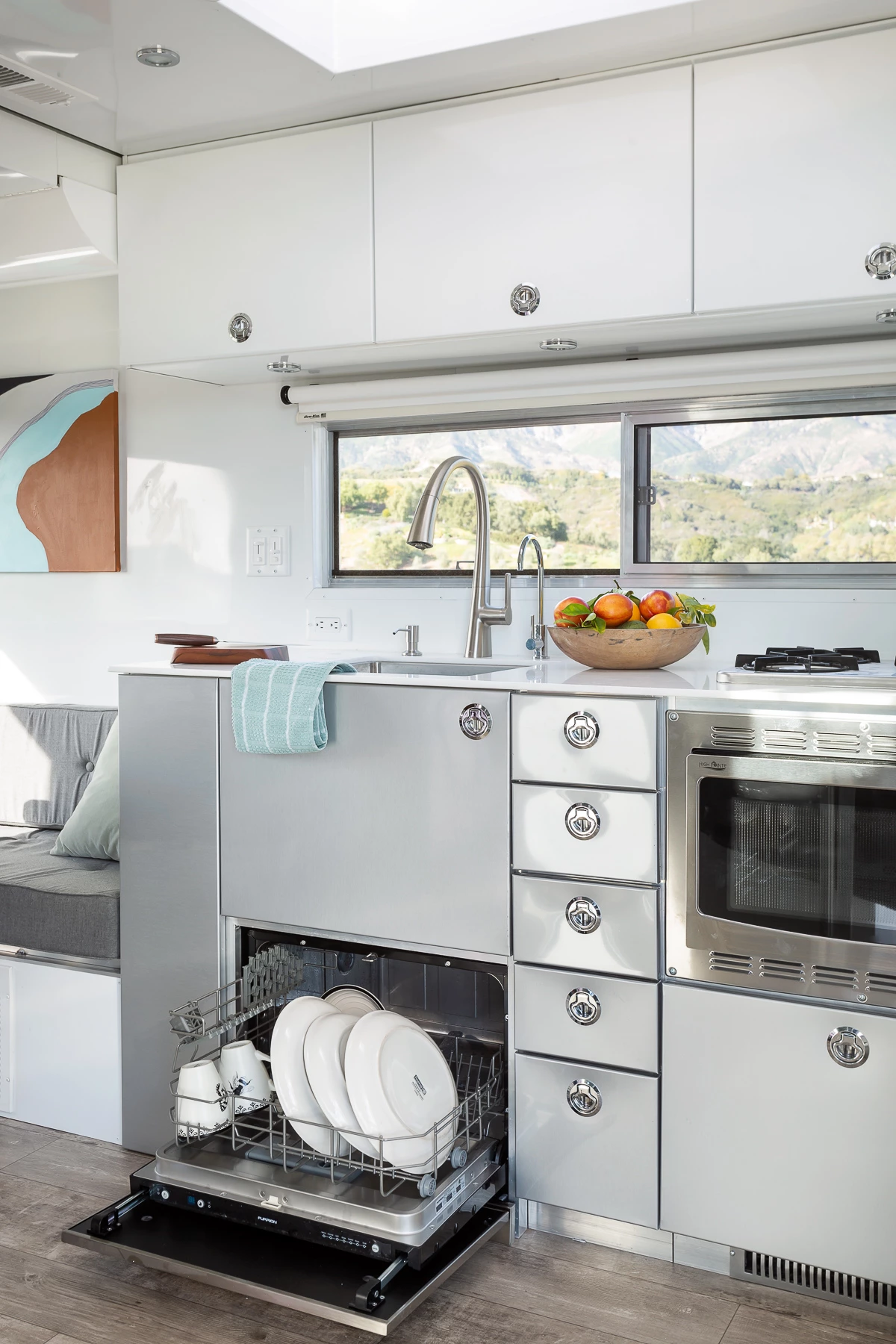 We love the full kitchen, complete with dishwasher