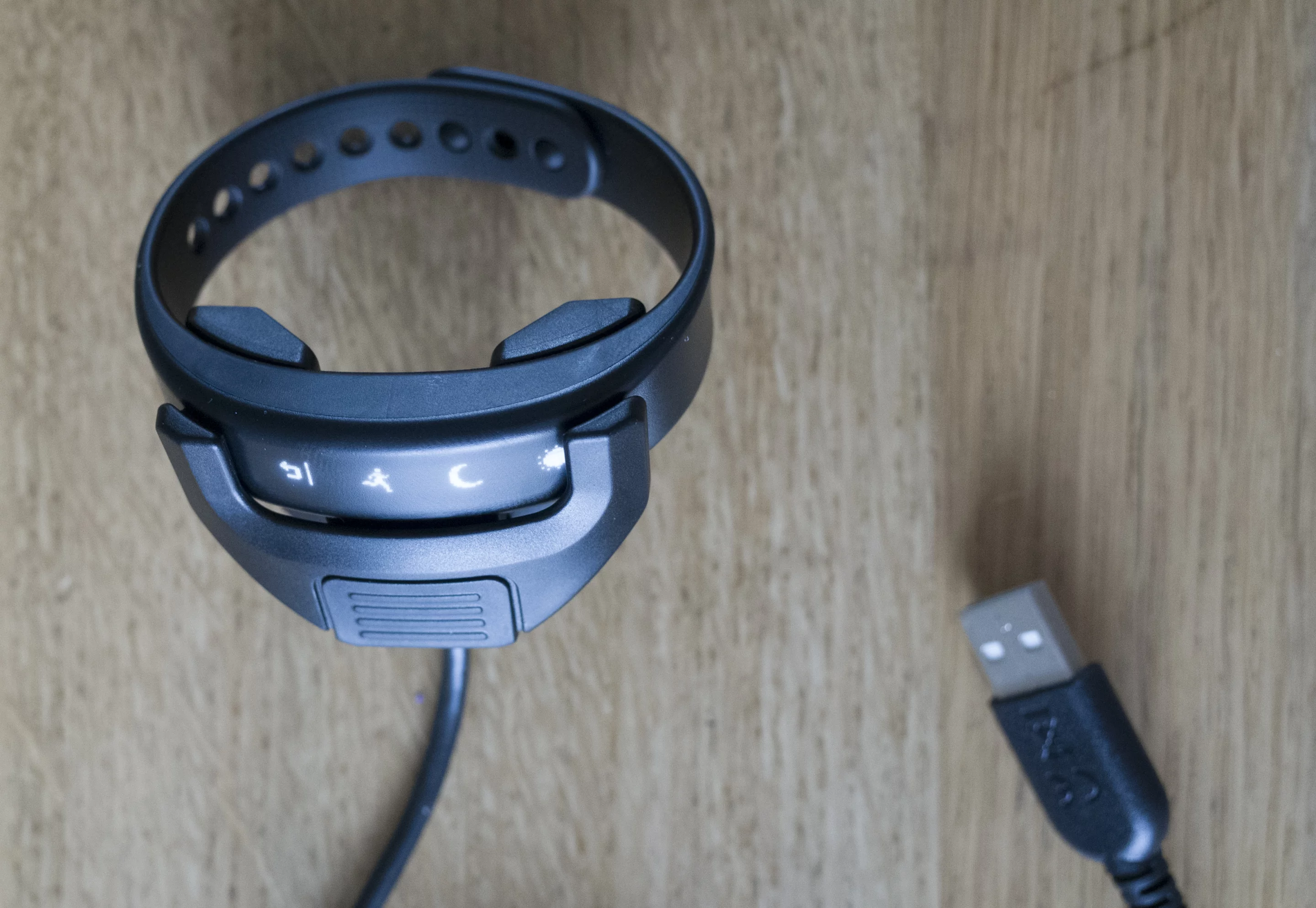 Our Garmin Vivosmart needed charging every five days (Photo: Simon Crisp/Gizmag.com)