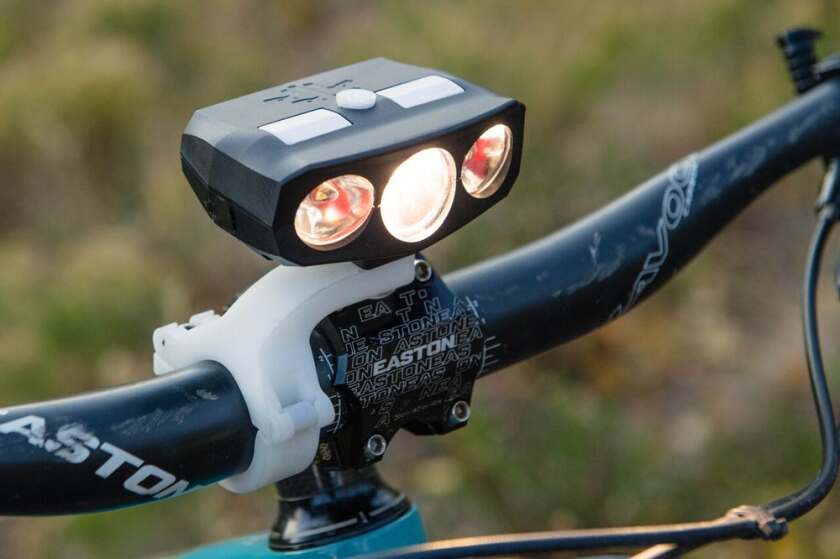 The Hydra 3 Bike Light features three LEDs which selectively illuminate, depending on the direction in which the rider is turning