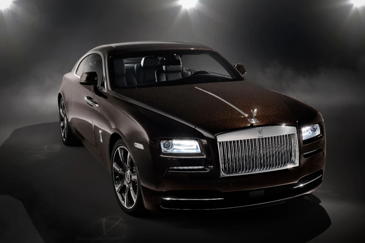 On top of the bespoke audio system, the Wraith's exterior and interior trim finishes have been given the Inspired by Music treatment