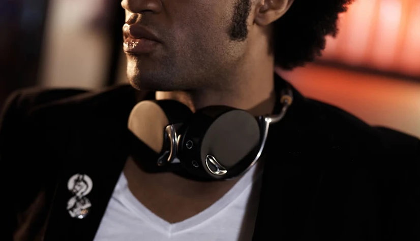 Parrot's Zik wireless headphones enter standby when placed around the neck