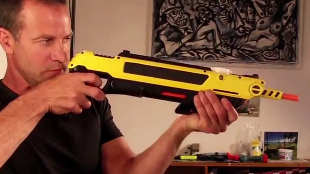 Lorenzo Maggiore takes aim with the Bug-A-Salt