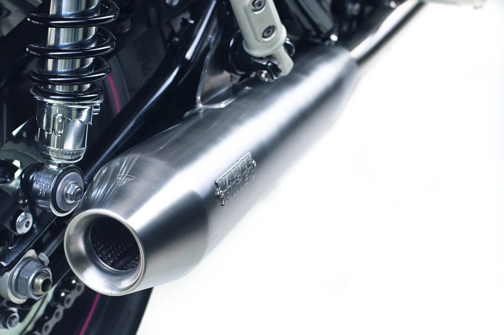 These Vance and Hines brushed silencers are included in the Brat Tracker and Urban inspiration kits for the Triumph Street Twin