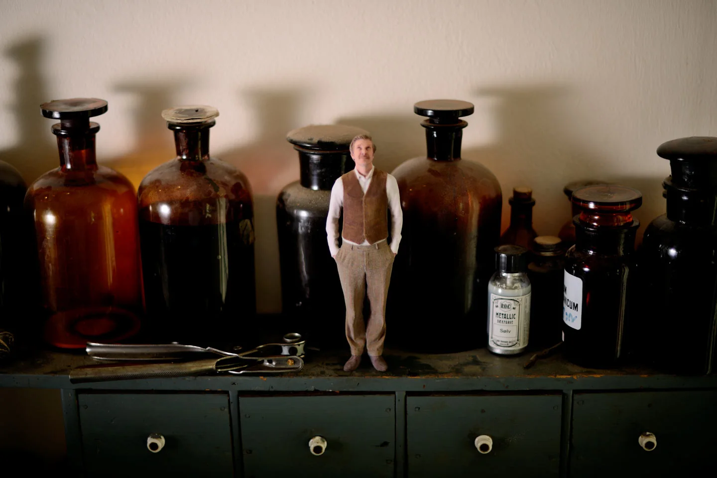 The 3D-printed scan data accurately reflects the detail and color of the photographs