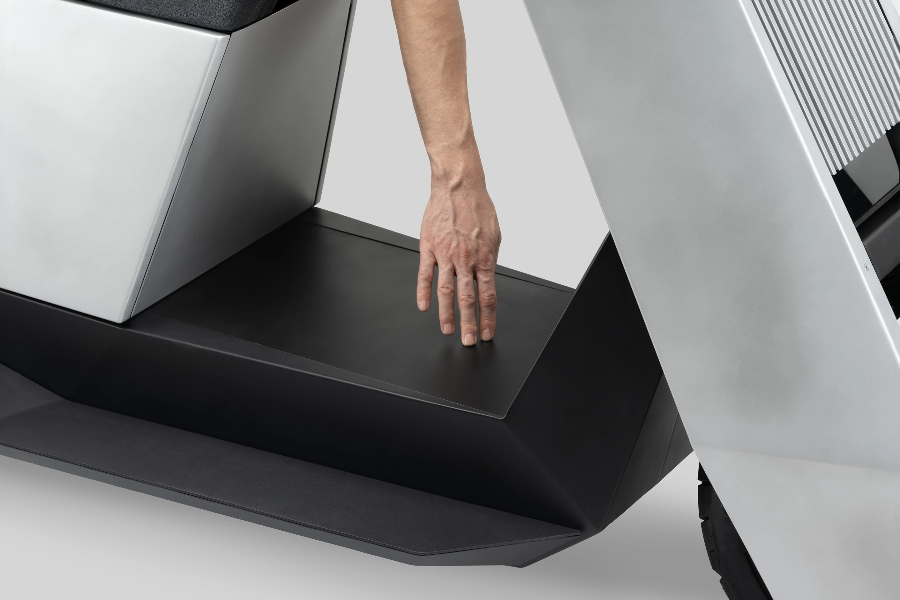 Accessing the under-floor battery pack