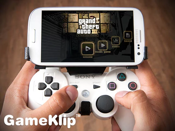 GameKlip in action - playing Grand Theft Auto III on Samsung smartphone