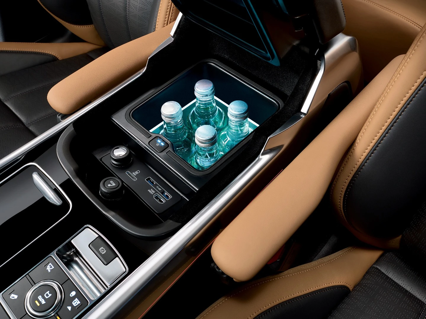 A look at the high-tech cabin in the Range Rover Sport