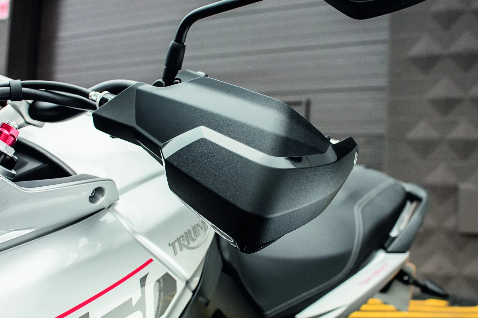 Handguards as standard equipment on the 2016 Triumph Tiger Sport