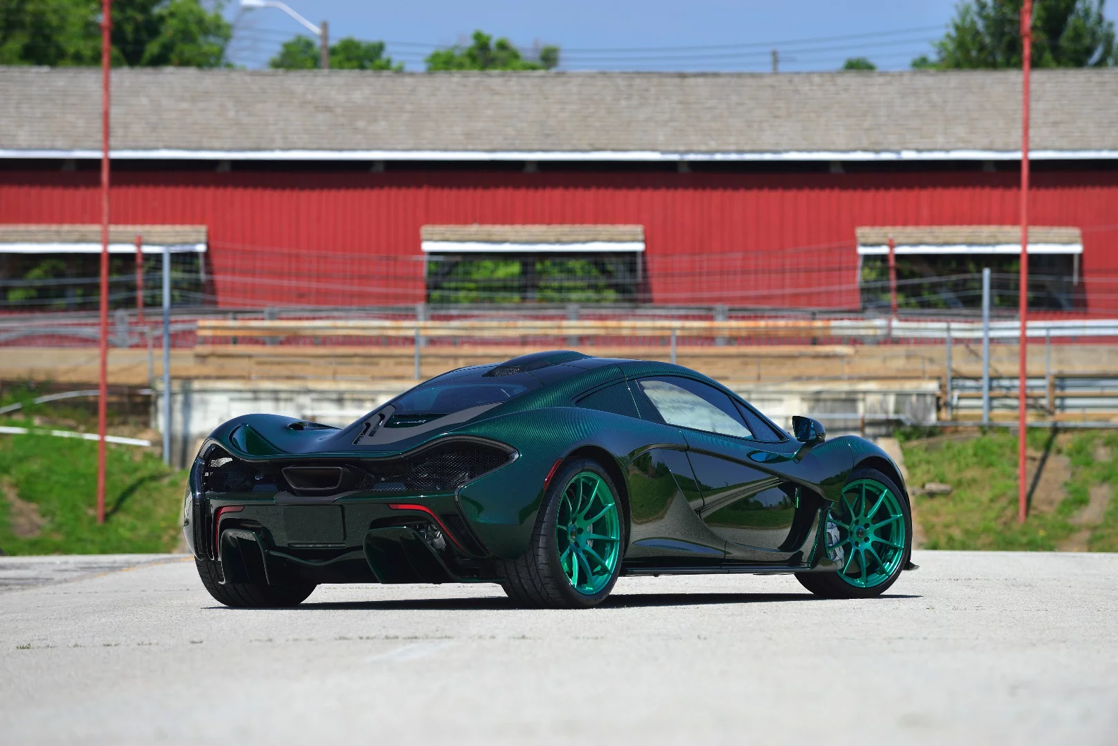 This P1 is finished in a special green-metallic carbon fiber