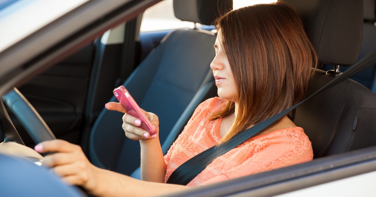 Teens use phones dangerously while driving, study finds Teens use phones dangerously while driving, study finds