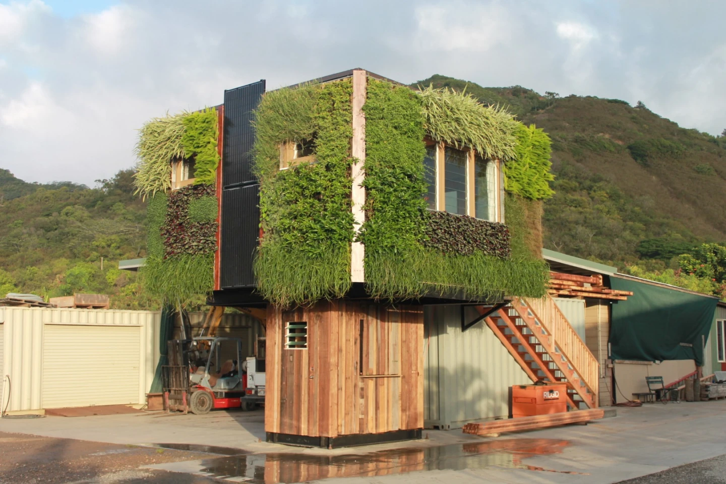Elevate comes in a few different iterations, so its interior floorspace can measure between 250 - 400 sq ft (23 - 3 sq m)