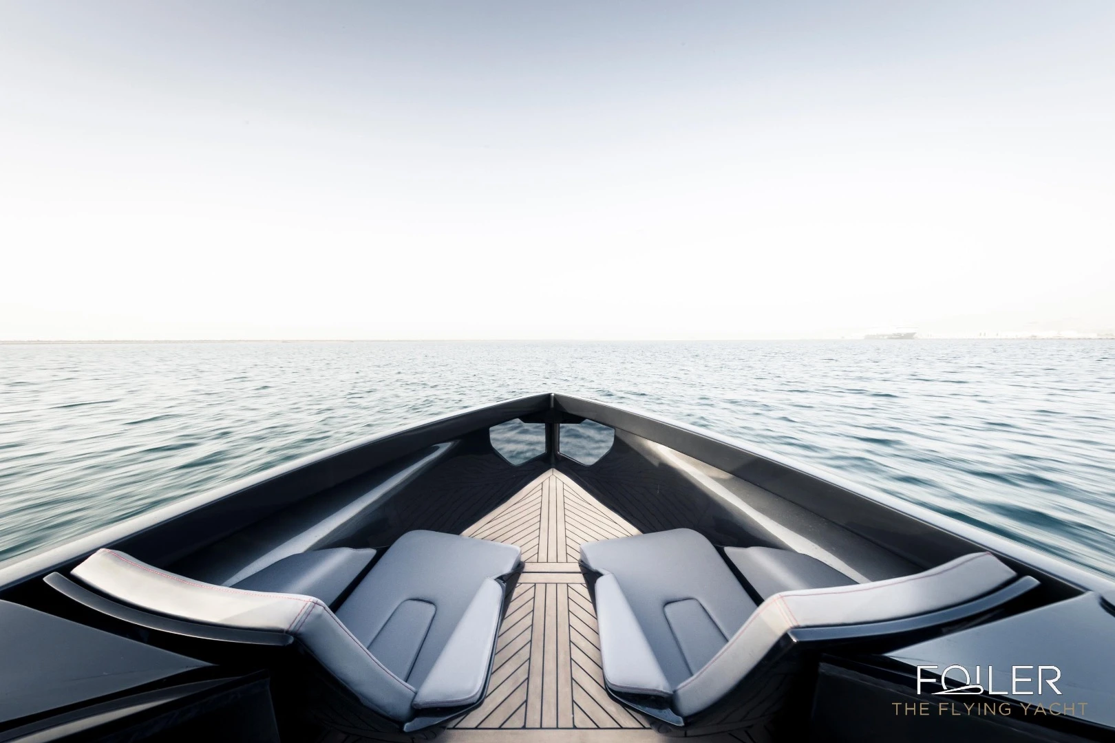 The Foiler is manufactured from carbon fiber with high grade stainless steel, aluminium and titanium mechanical parts