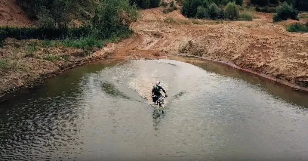 A trip to the bottom of the lake on a Russian electric dirt bike