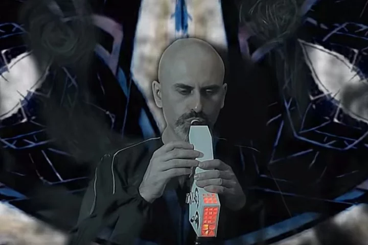 Vlad Kreimer transforms his voice into a powerful synthesizer using Pipe