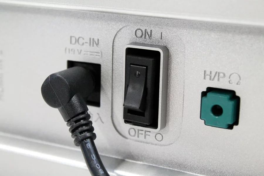 The 34UM95-P has built-in speakers and a headphone port (Photo: Stu Robarts/Gizmag)