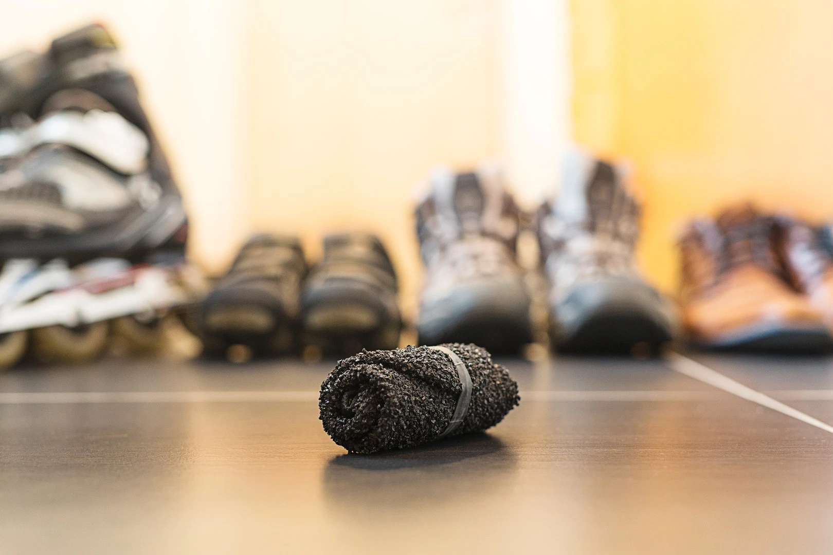 A Skinners sock weighs 2.8 oz (80g)