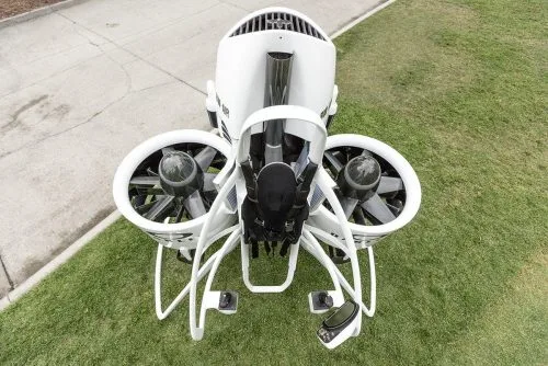 Like the Martin Jetpack it's based on, the Golf Cart Jetpack is powered by a 210 horsepower engine running two ducted fans for lift, and can manage altitudes of up to 3,000 ft and speeds of 46 mph