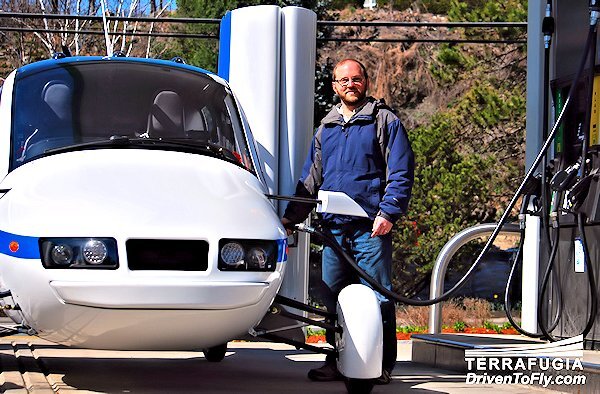 Topping the tank of the Terrafugia Transition with premium unleaded gasoline at a neighborhood service station (Photo: Terrafugia)