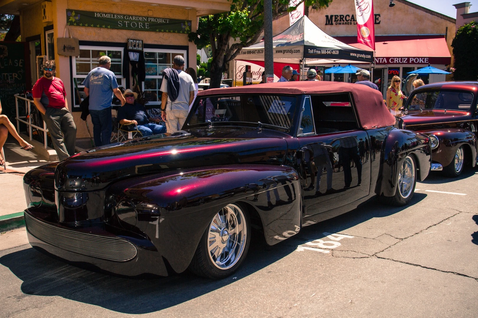 In 1942, there were a lot of things happening around the world. Back in Detroit, the Lincoln Continental personal luxury cars were being built. This particular one was very highly customized and modernized