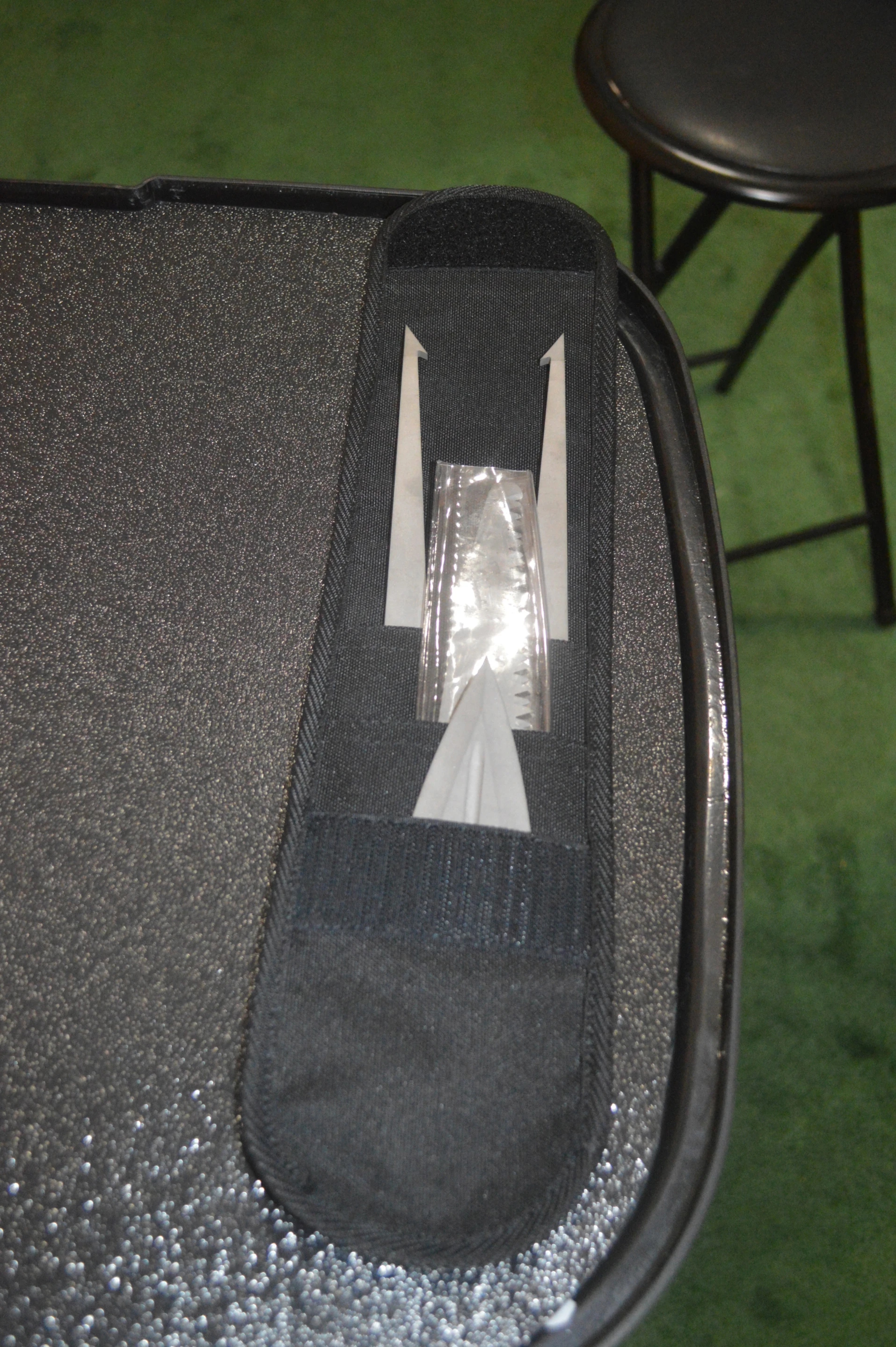 The storage pouch keeps the Zubin tools safe and organized in your backpack