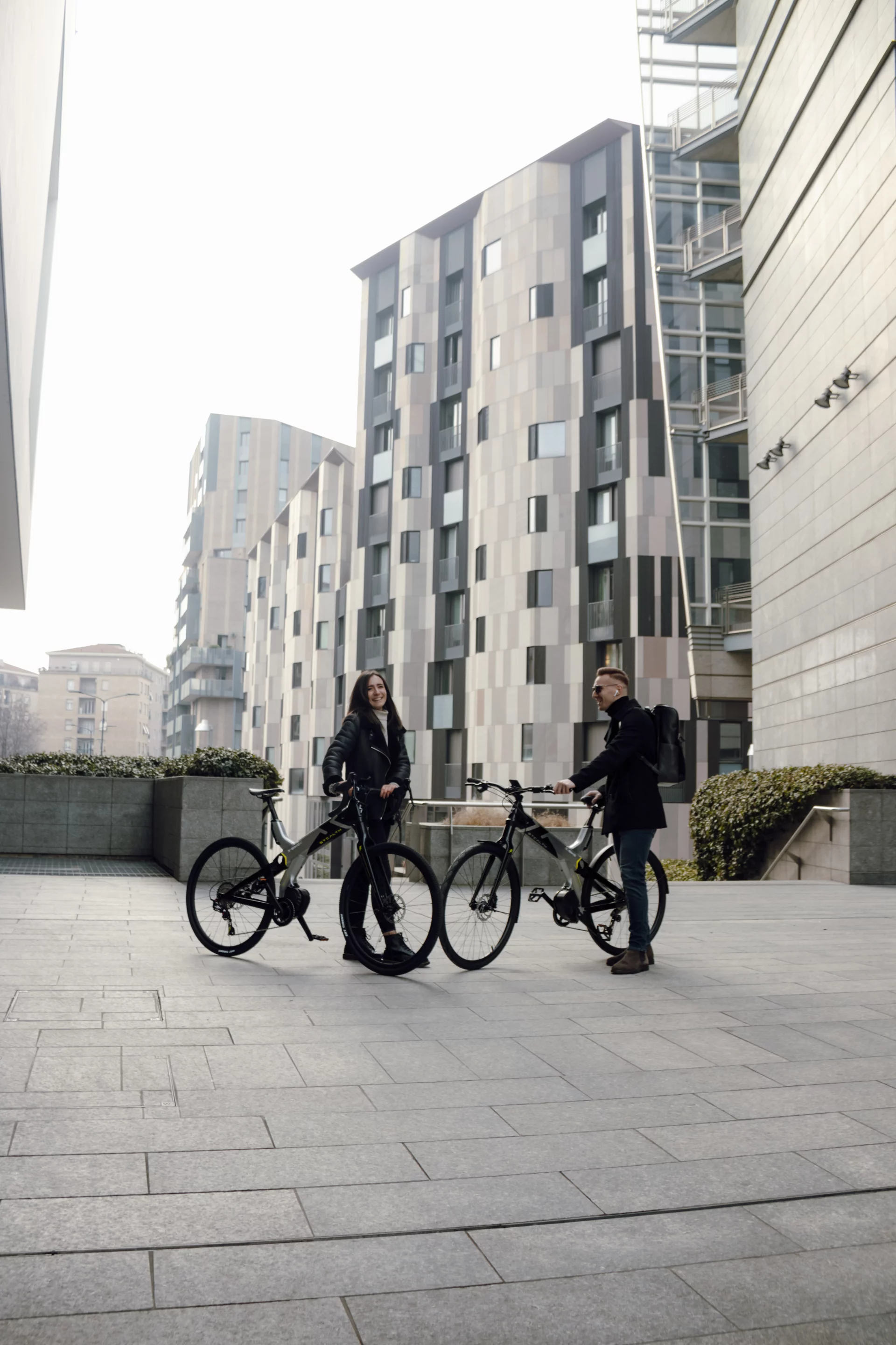 The Overlander urban ebike is available in EU and US motor variants
