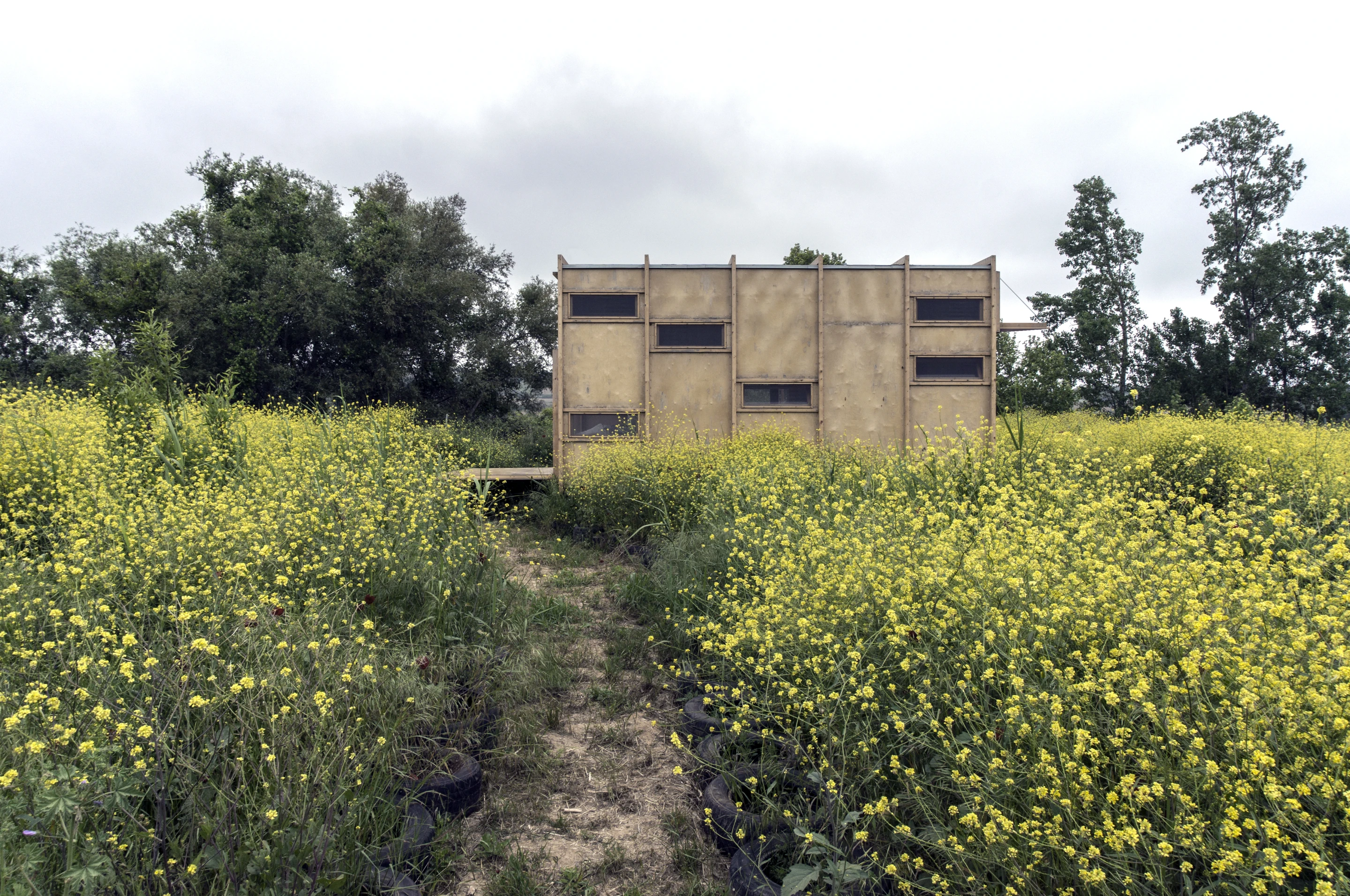The Cabin on the Border has a total floorspace of 18 sq m (193 sq ft)