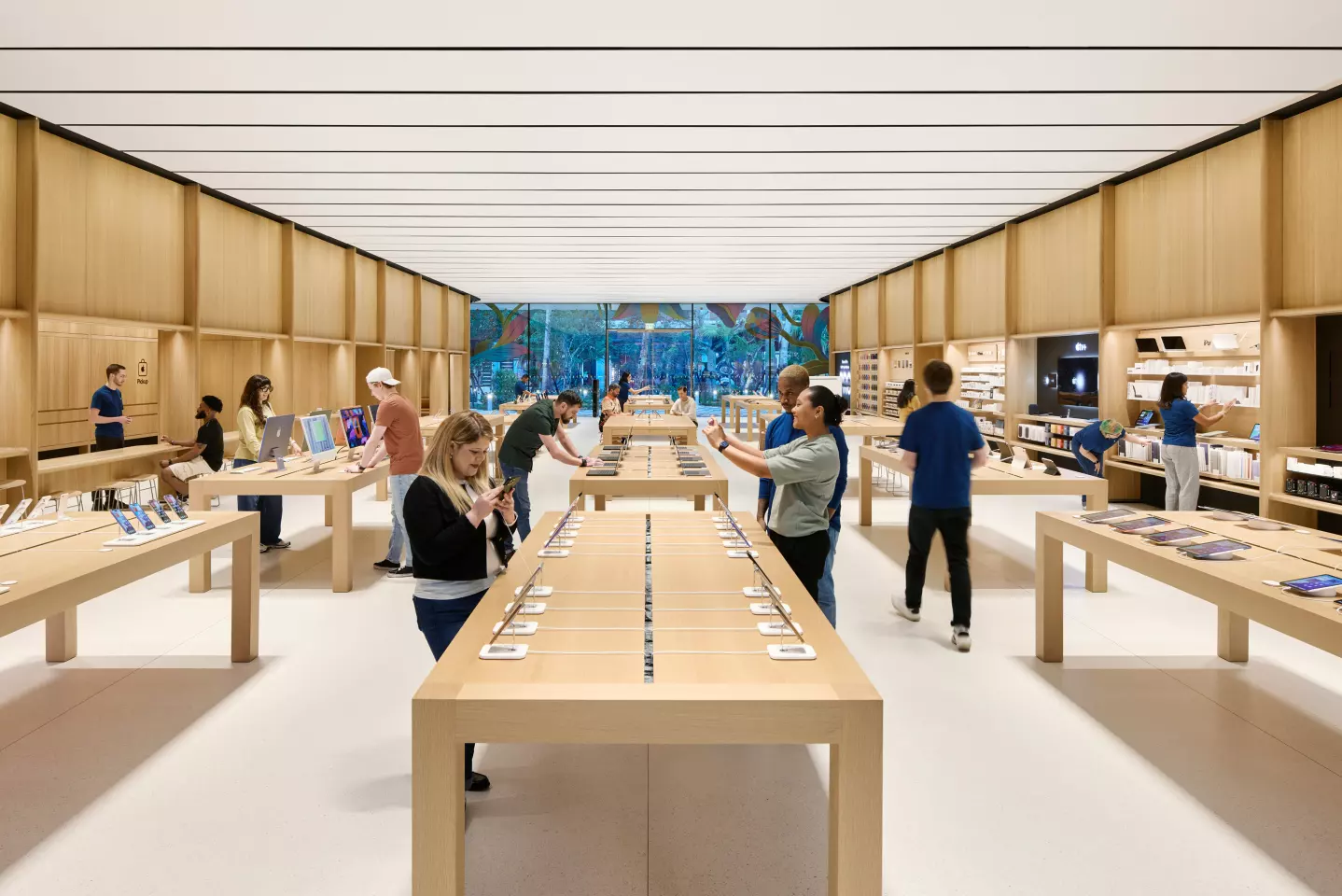 Apple Miami Worldcenter's interior decor embraces the natural beauty of the wood used to construct it