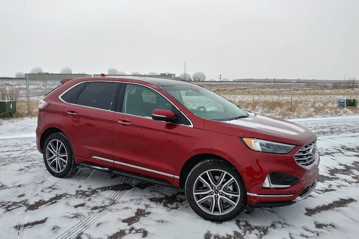 The 2019 Ford Edge is a well-done midsize two-row crossover, but it competes in a segment full of good choices