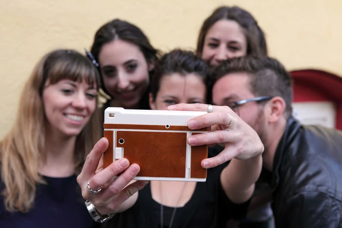 The camera comes with a 27 mm equivalent built-in wide angle lens, with a two-step focus capable of zeroing in on objects as close as 0.4 m (15 in)