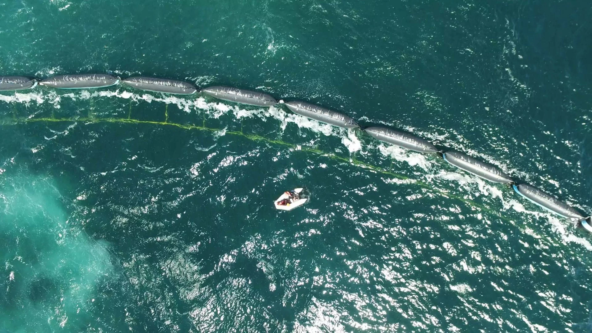 A prototype of The Ocean Cleanup's trash-catching barriers, as seen from above