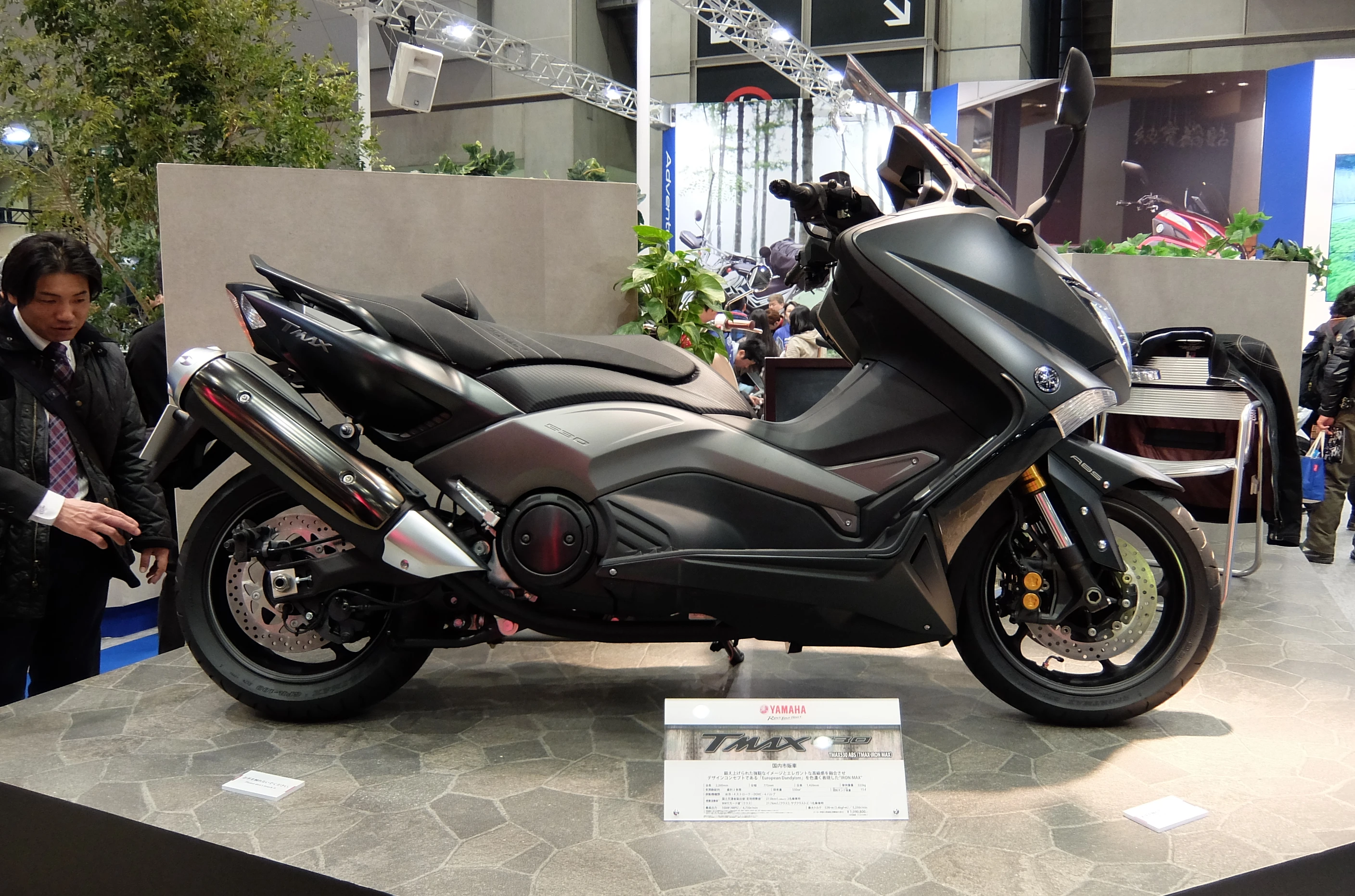 Yamaha's Tmax 530 is aimed at the luxury end of the Big scooter market (Photo: Stephen Clemenger/Gizmag.com)