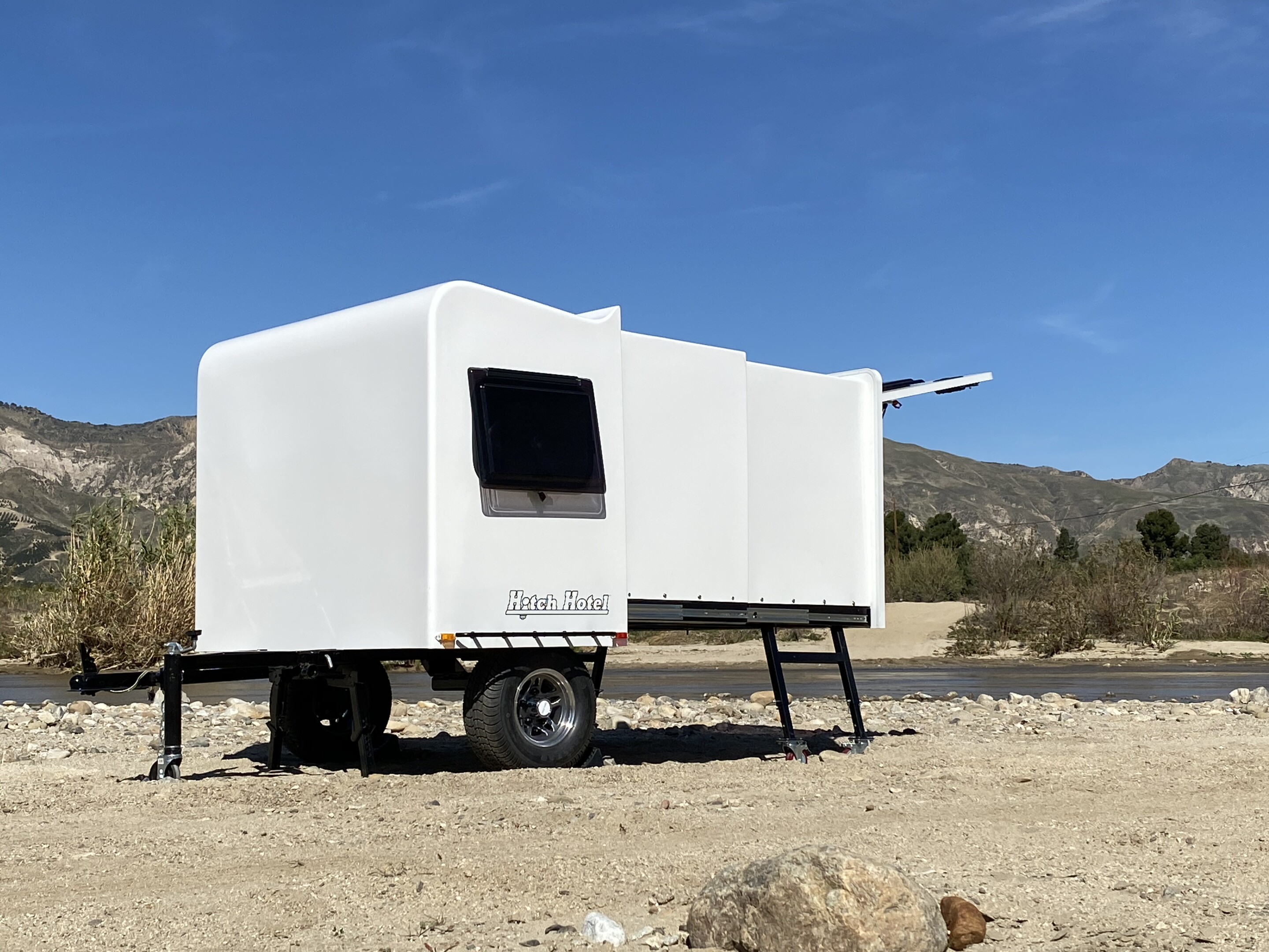 Tiny, telescoping Hitch Hotel camper gets its own trailer wheels