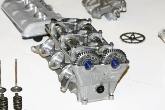 RC211V cylinder head