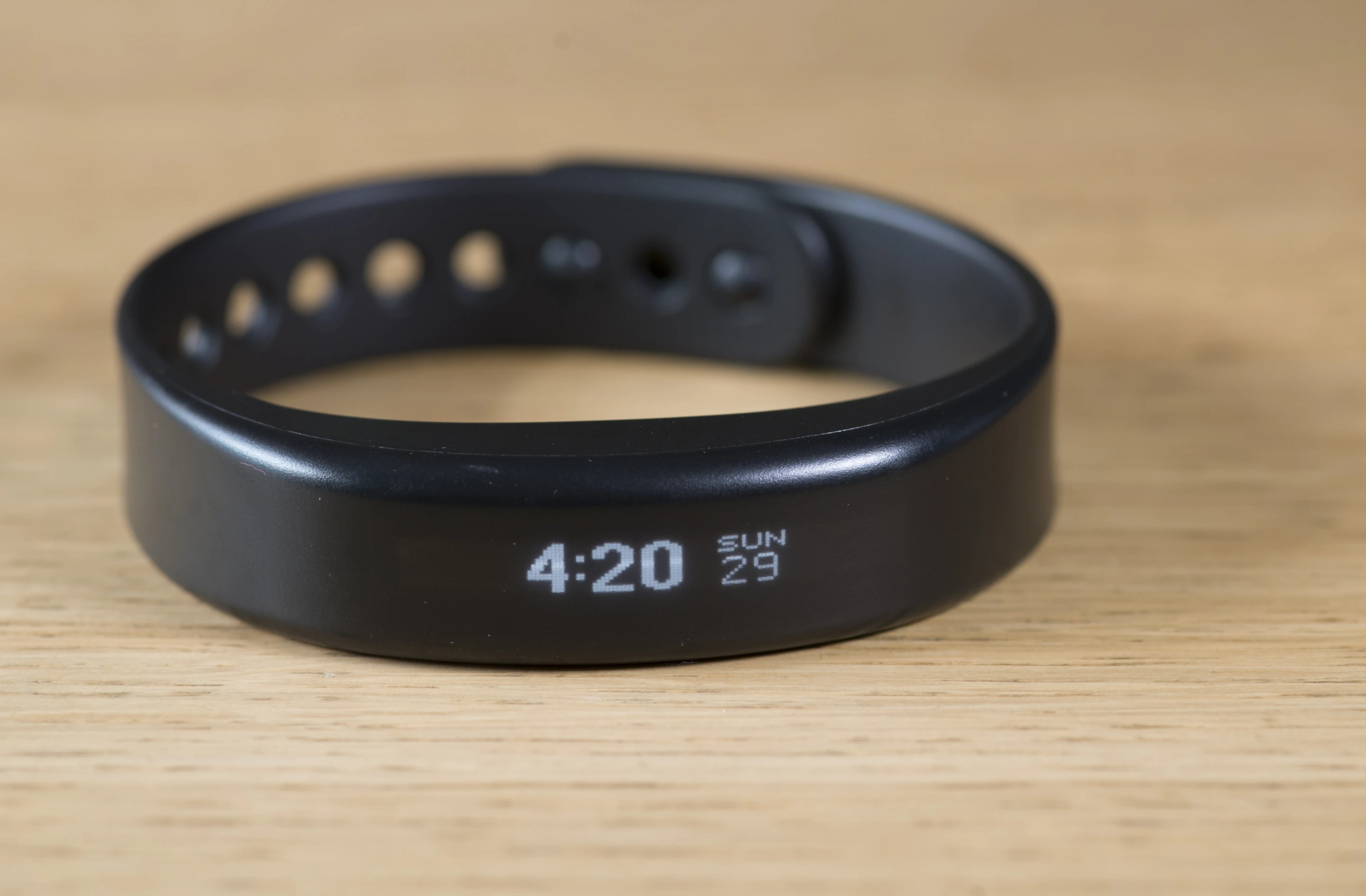 The Garmin Vivosmart can also be used as an everyday watch (Photo: Simon Crisp/Gizmag.com)