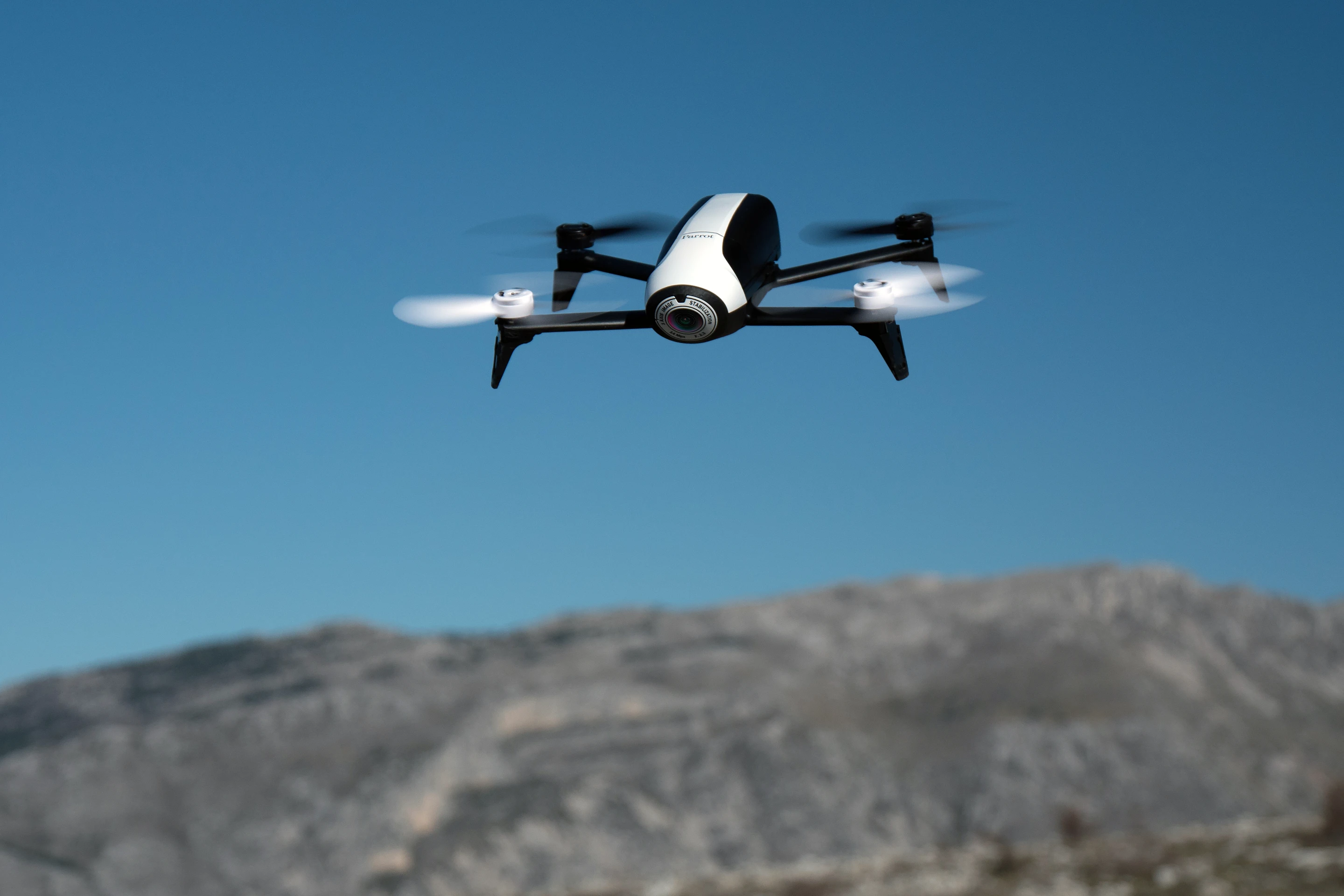 The lithium battery has been upsized from 1,200 mAh to 2,700 mAh, boosting flight time from 11 to 25 minutes