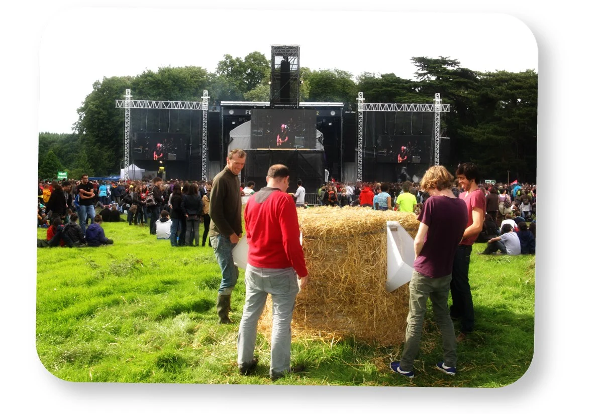 L'Uritonnoir is a portable, composting urinal for large festivals that reduces a bale of hay into usable fertilizer