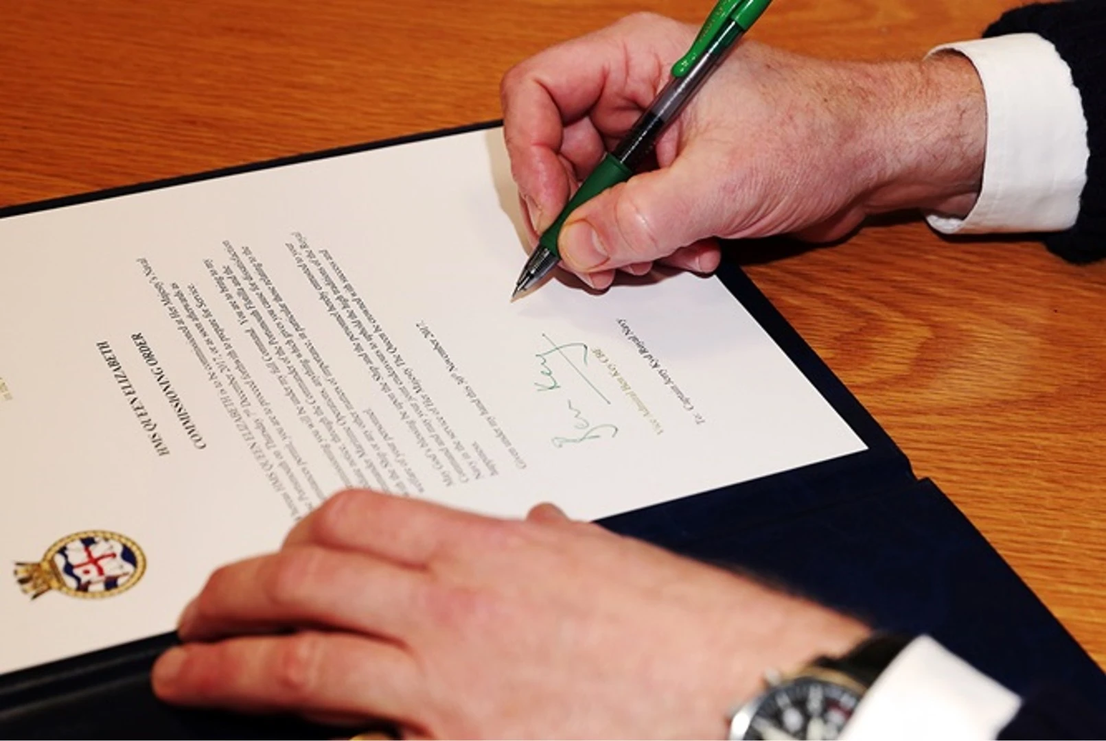 Captain Kyd signing the commissioning articles