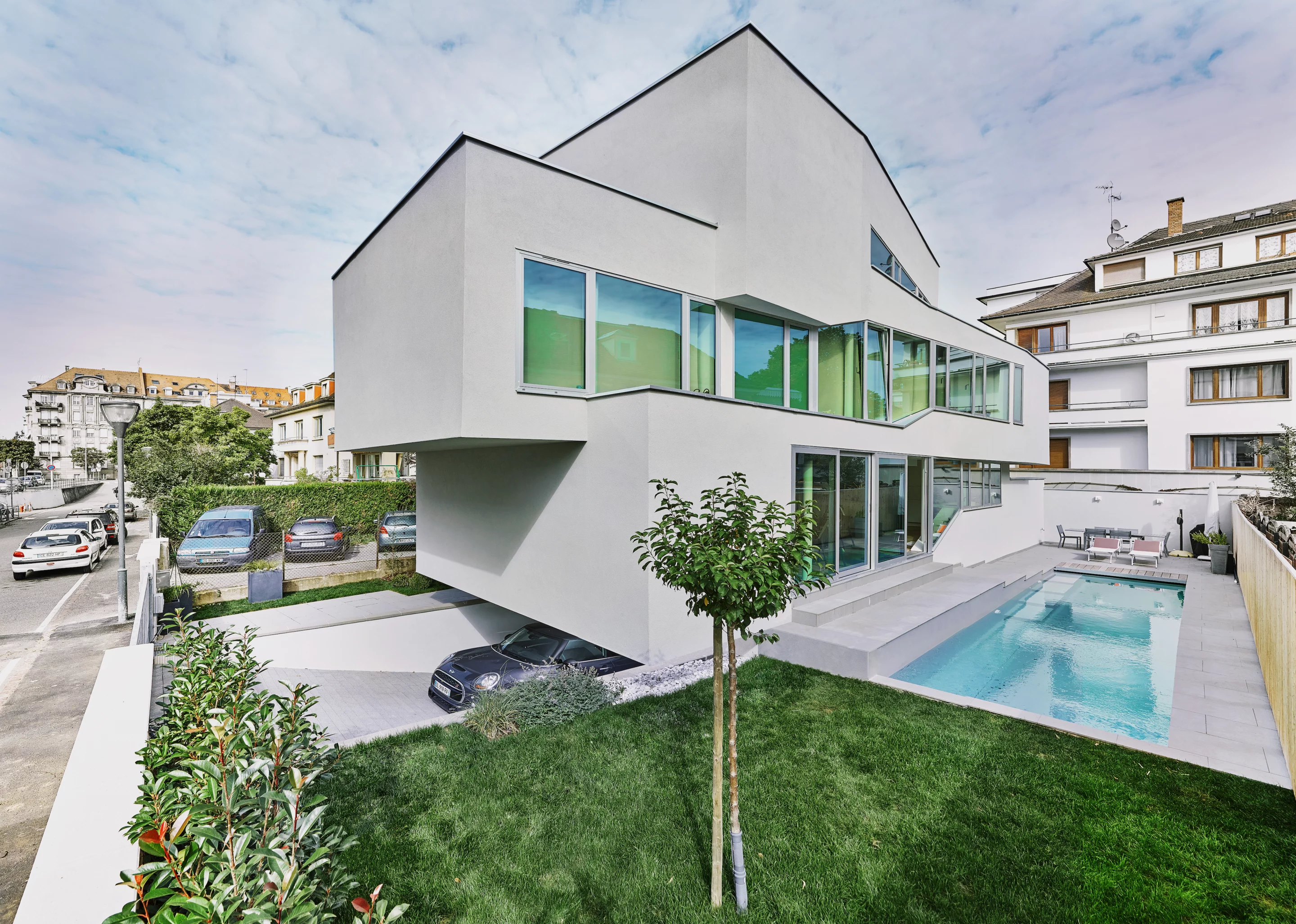 MaHouse comprises a total floorspace of 340 sq m (3,659 sq ft) spread over three main floors