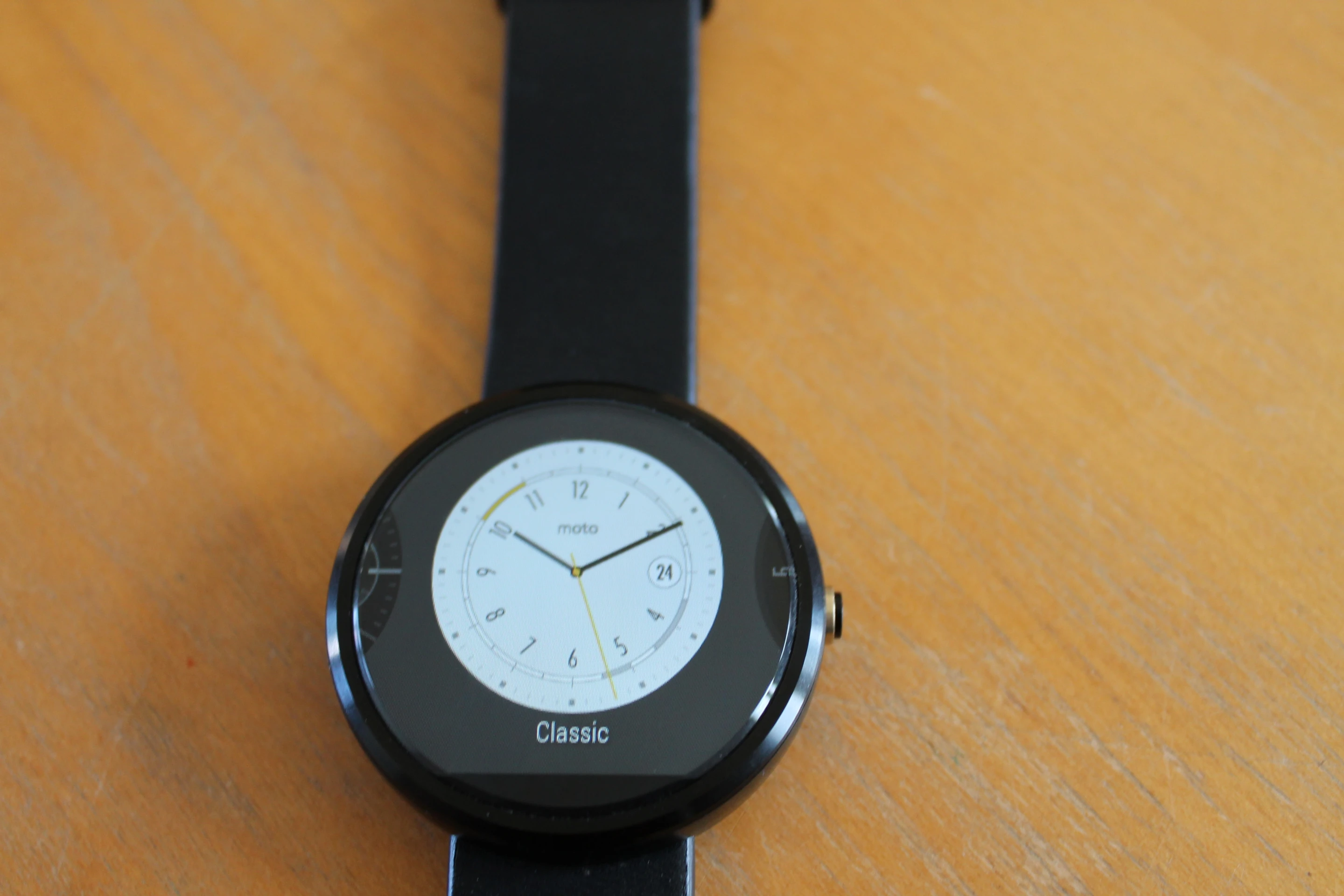 A handful of alternate watch faces are included (Photo credit: Eric Mack/Gizmag.com)