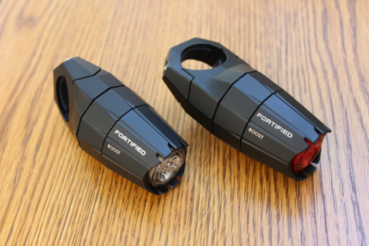 Gizmag tries out Fortified Bicycle Alliance's Aviator and Afterburner bike lights (Photo: Ben Coxworth/Gizmag.com)