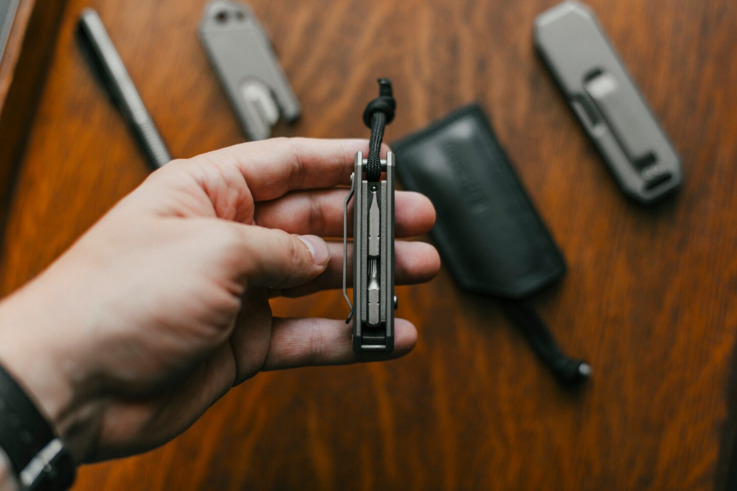 The Ti EDS is a solid titanium screwdriver and works in a similar fashion to a pocket knife