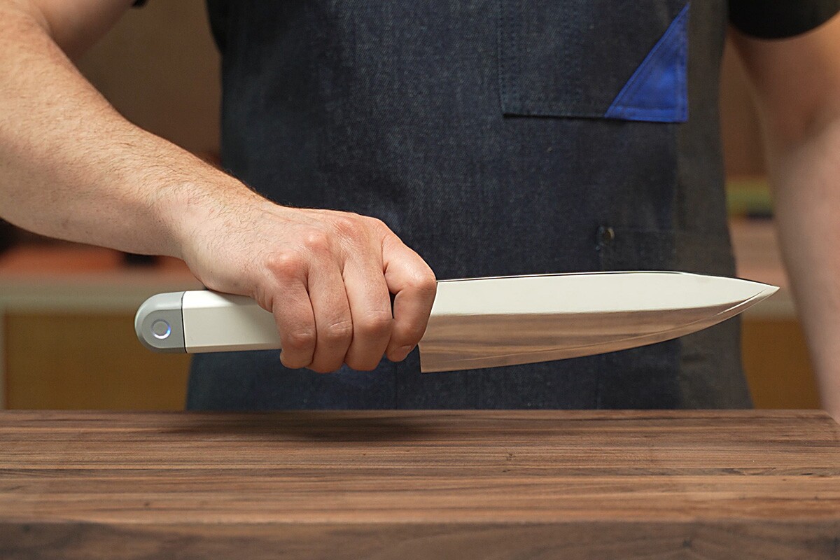 Sleek ultrasonic chef's knife makes chopping 50% less of a chore