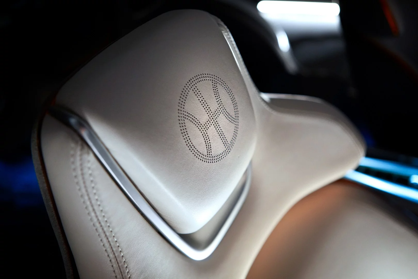 Pininfarina HK GT: stitched headrests