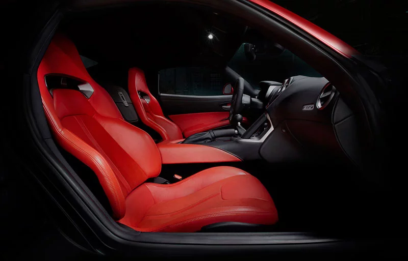 Standard high-performance racing seats from Sabelt, Ferrari’s seat-maker, feature a lightweight Kevlar/fiberglass shell and generous bolsters, and in the GTS virtually all surface are beautifully trimmed in stitched leather