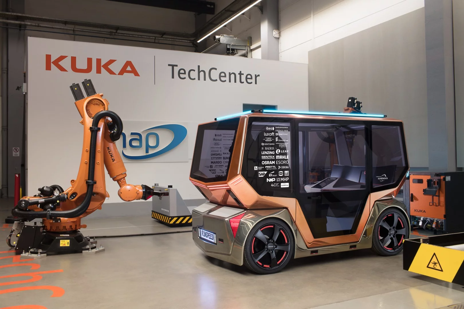 A robotic station autonomously joins and detaches the microSNAP's skateboards and pods