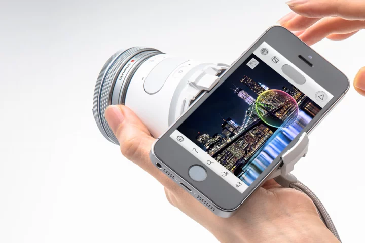 The Olympus Air A01 lets users take DSLR-like images and use interchangeable lenses with their smartphone
