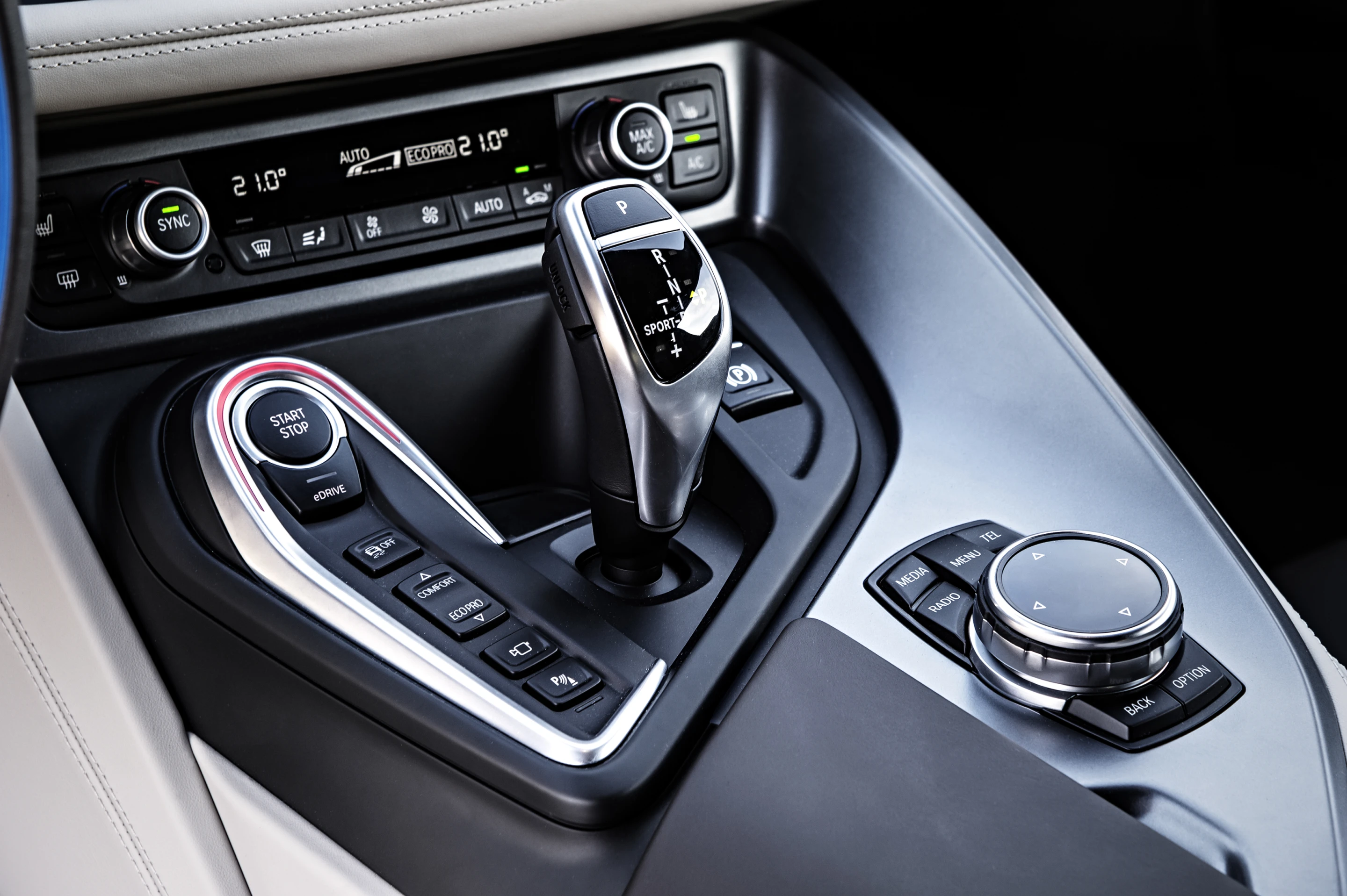 The BMW i8 - gearshift and ignition button