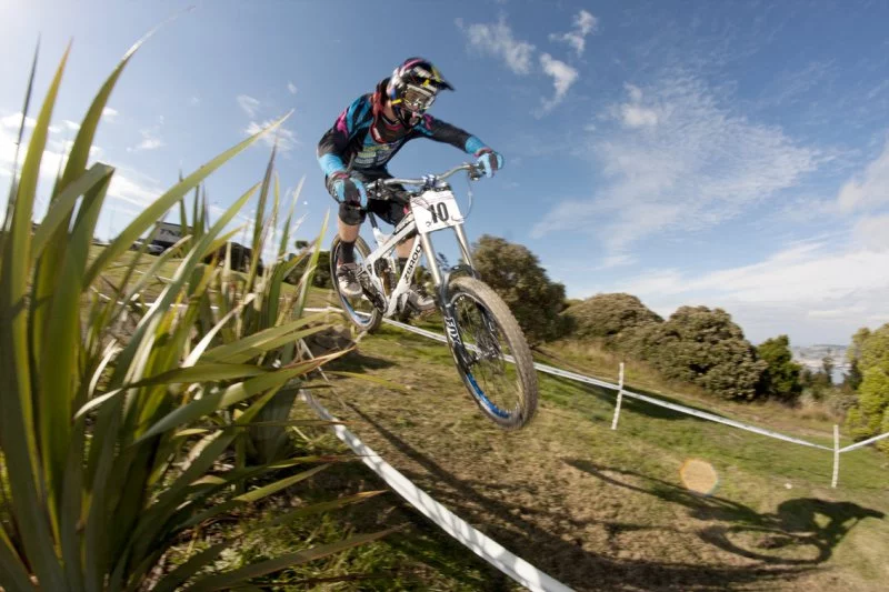 The Zerode G-1 mountain bike incorporates a mid-bike-mounted internal geared hub, which is said to allow it to perform better than a regular MTB in a variety of ways